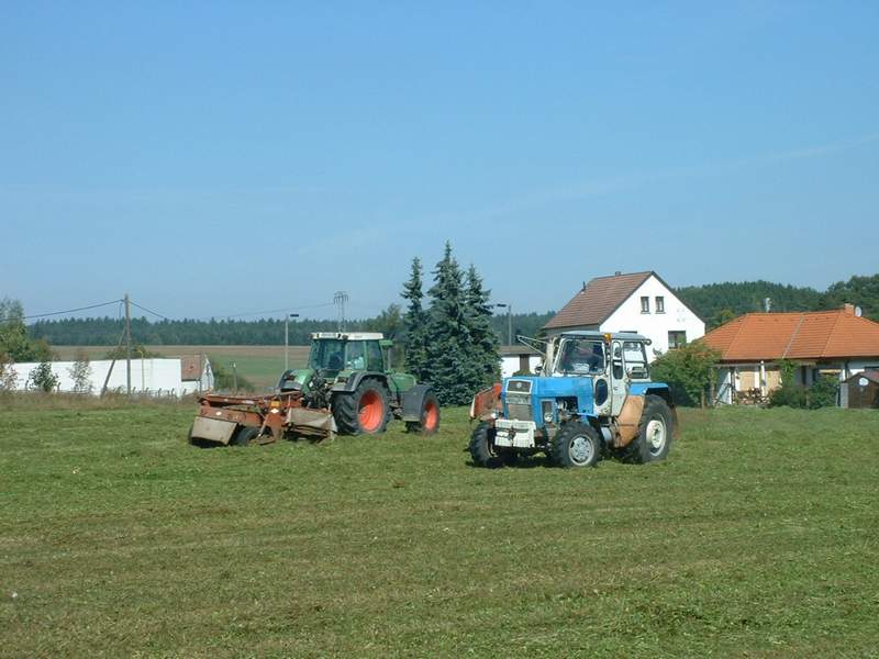 bilder/13_9_2002_2/fendt_514_+_zt_303_2.jpg