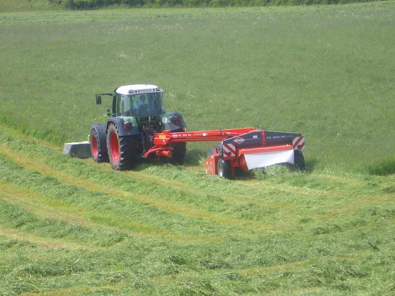 bilder/16_5_2005/fendt_815_16.jpg