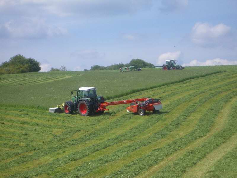 bilder/16_5_2005/fendt_815_716_2.jpg