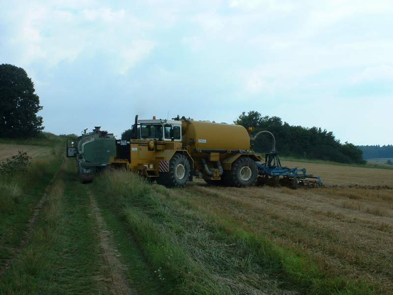 bilder/16_8_2002_1/terra_gator_+_tatra_3.jpg