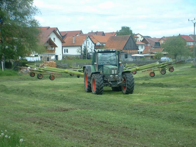 bilder/5_6_2003/jaguar_+_fendt_824_15.jpg