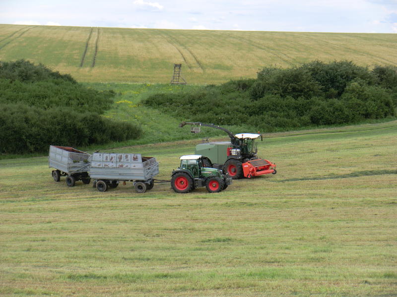 bilder/16_9_2002/jaguar_+_fendt_824_4.jpg