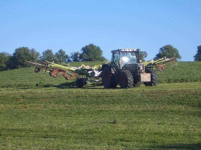 bilder/13_9_2002_1/fendt_824_+_k_700_2.jpg
