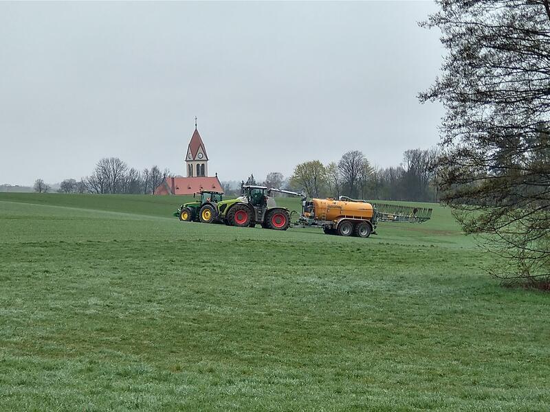 bilder/5_8_2005/fendt_514_2.jpg