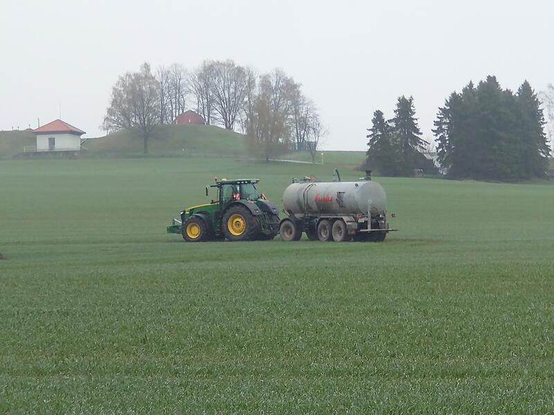 bilder/22_8_2002/mega_+_fendt_514_2.jpg