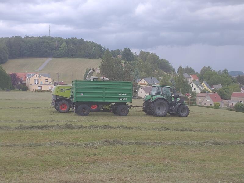 bilder/5_7_2002_2/jaguar_900_+_fendt_514_8.jpg