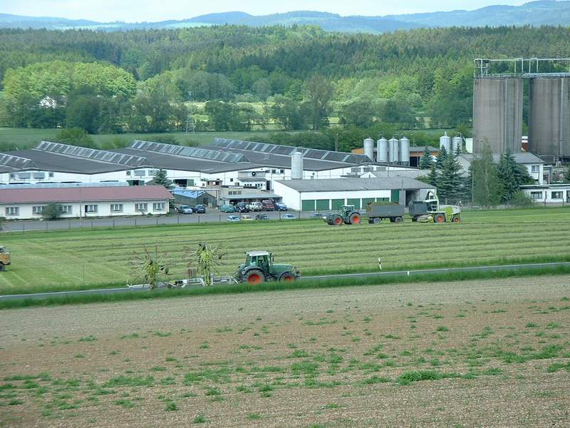 bilder/21_5_2002_1/jaguar_800_+_2x_fendt_824.jpg