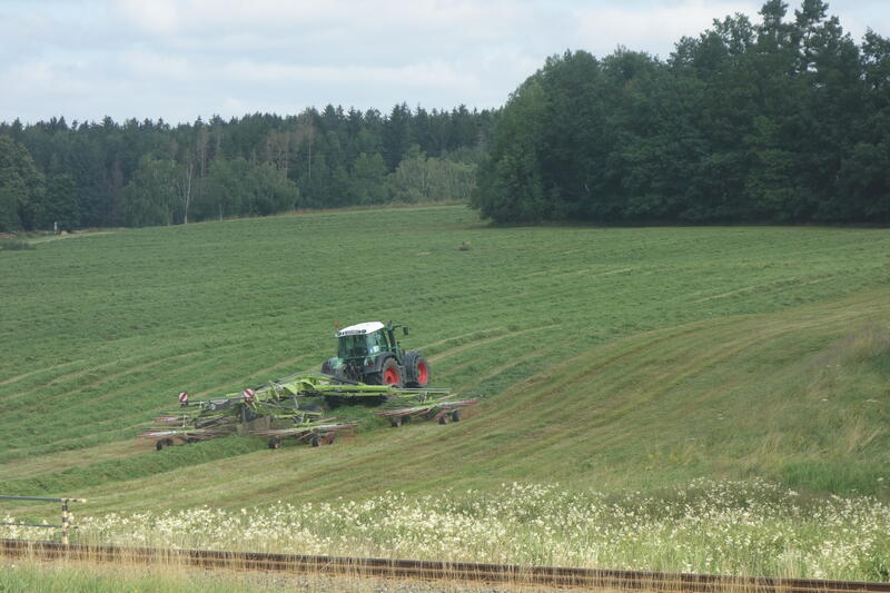 bilder/17_9_2002/jaguar_+_fendt_824.jpg