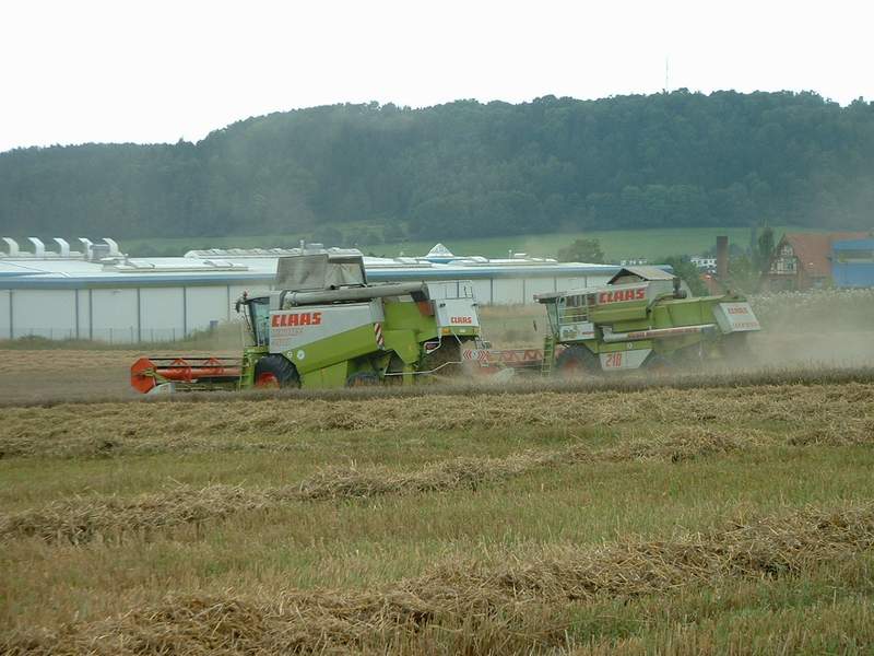 bilder/22_8_2002/lexion_+_mega_3.jpg