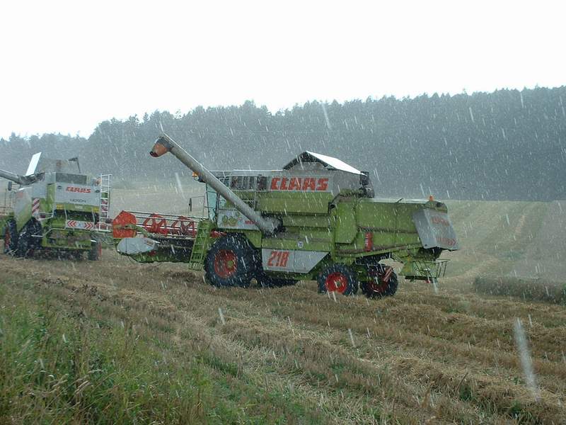 bilder/24_8_2002_1/lexion_+_mega_2.jpg