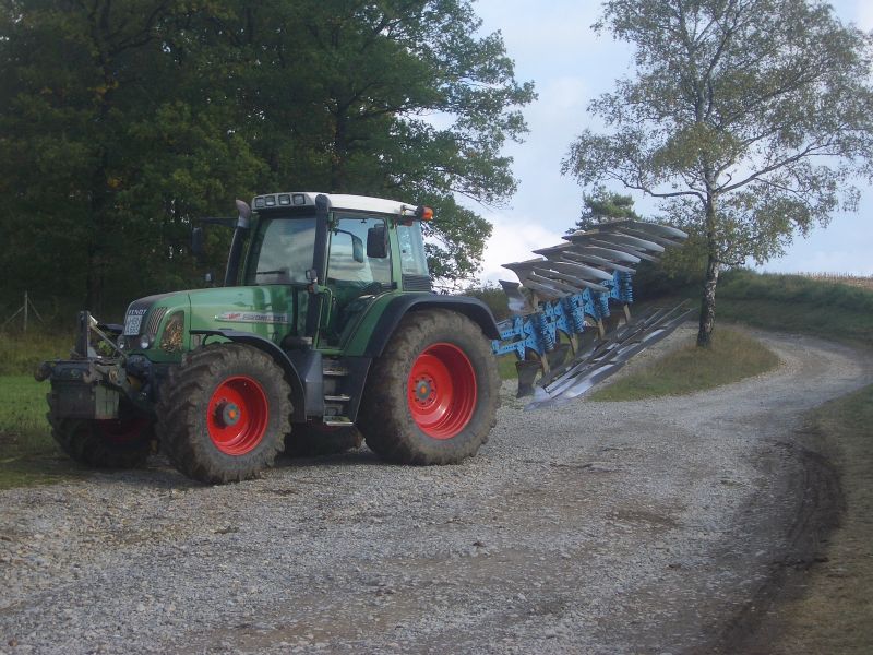 bilder/15_5_2002/jaguar_900_+_fendt_824_+_fendt_514.jpg