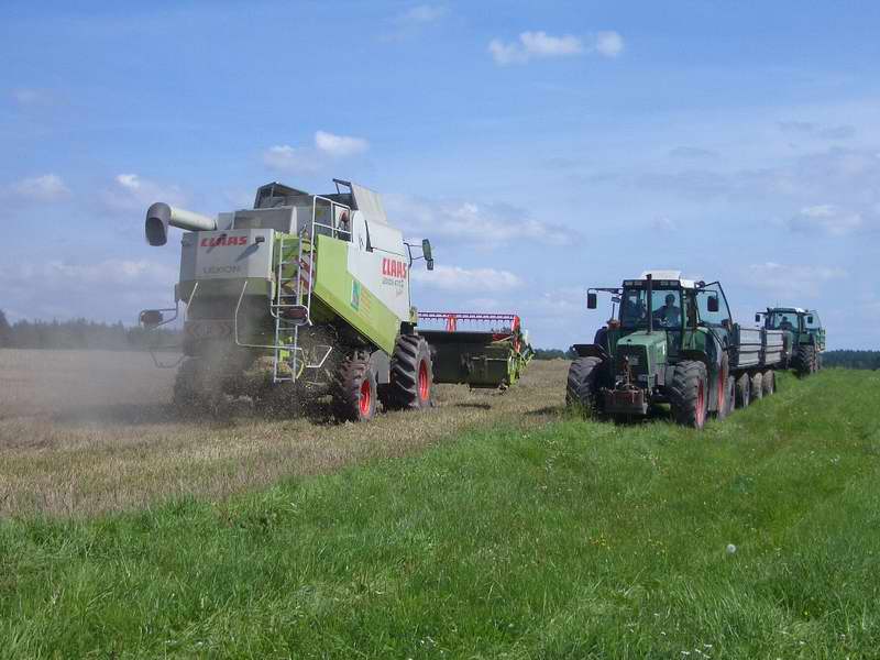 bilder/28_8_2005/lexion_2x_fendt_3.jpg