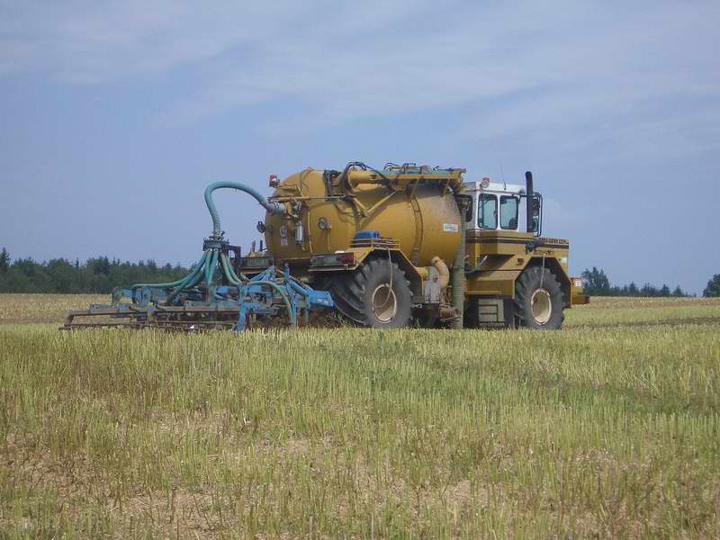 bilder/25_6_2002/jaguar_900_+_fendt_824_3.jpg