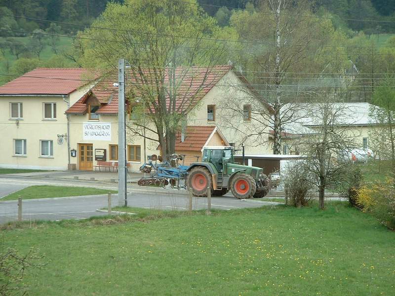 bilder/2_5_2003/fendt_824_2.jpg