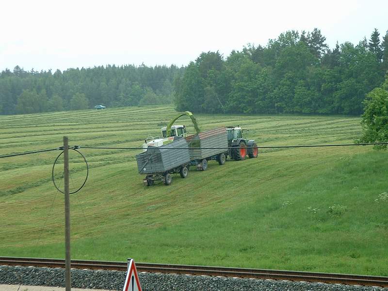 bilder/31_5_2003/jaguar_900_+_fendt_824_2.jpg