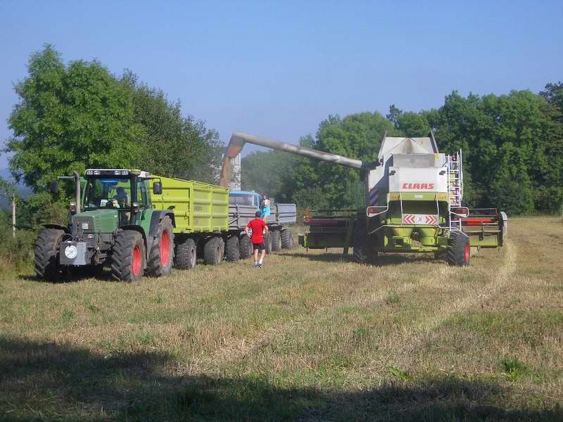 bilder/31_8_2005/lexion_fendt_w50.jpg