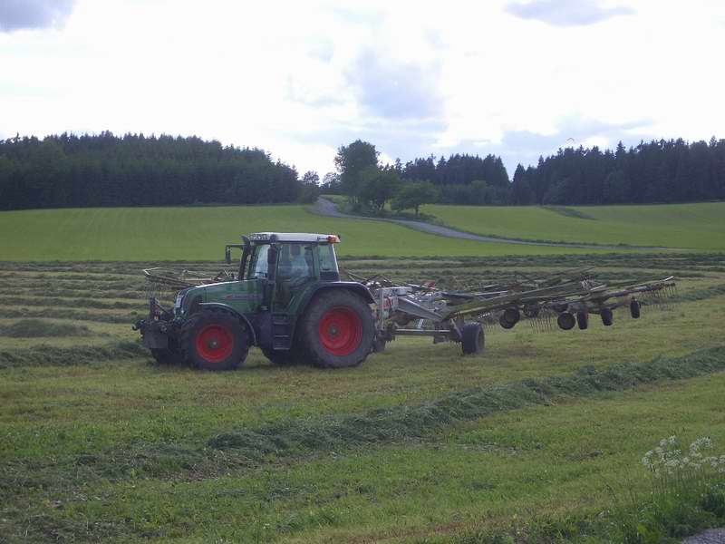 bilder/4_6_2005/fendt_716_3.jpg