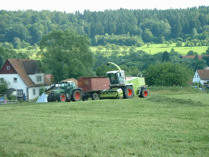 bilder/5_7_2002_2/jaguar_900_+_fendt_514_5.jpg