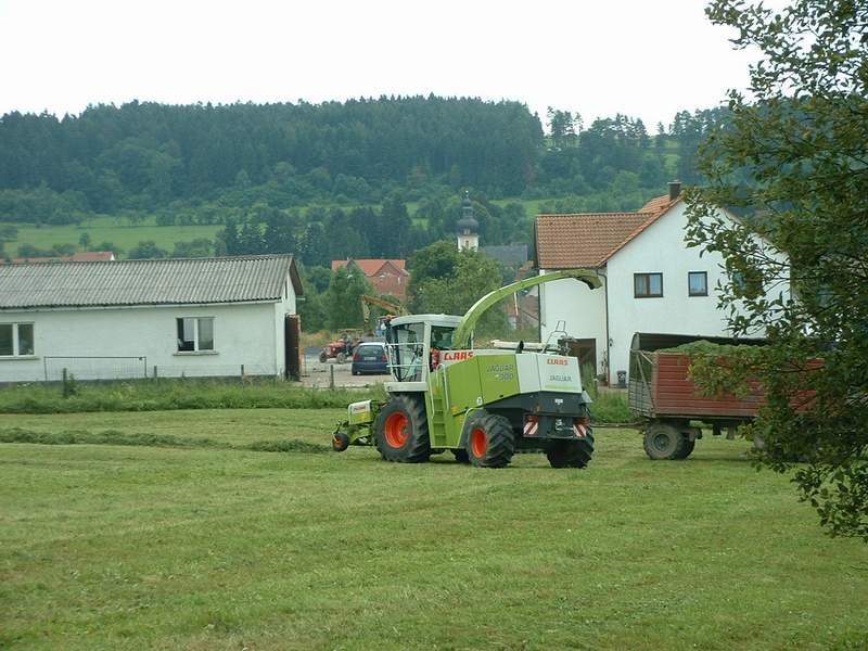 bilder/5_7_2002_2/jaguar_900_+_fendt_824_4.jpg