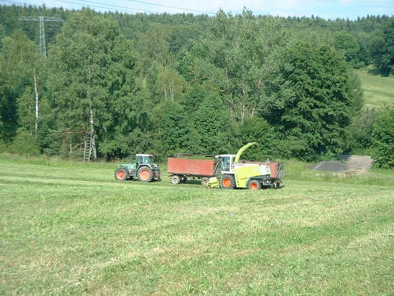 bilder/5_7_2002_2/jaguar_900_+_fendt_824_6.jpg