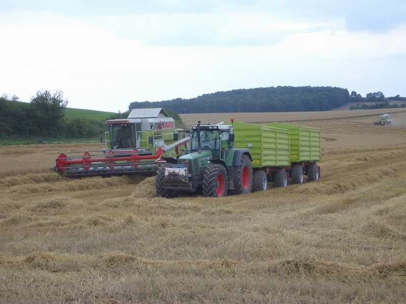 bilder/5_8_2005/2x_mega_fendt_824_4.jpg