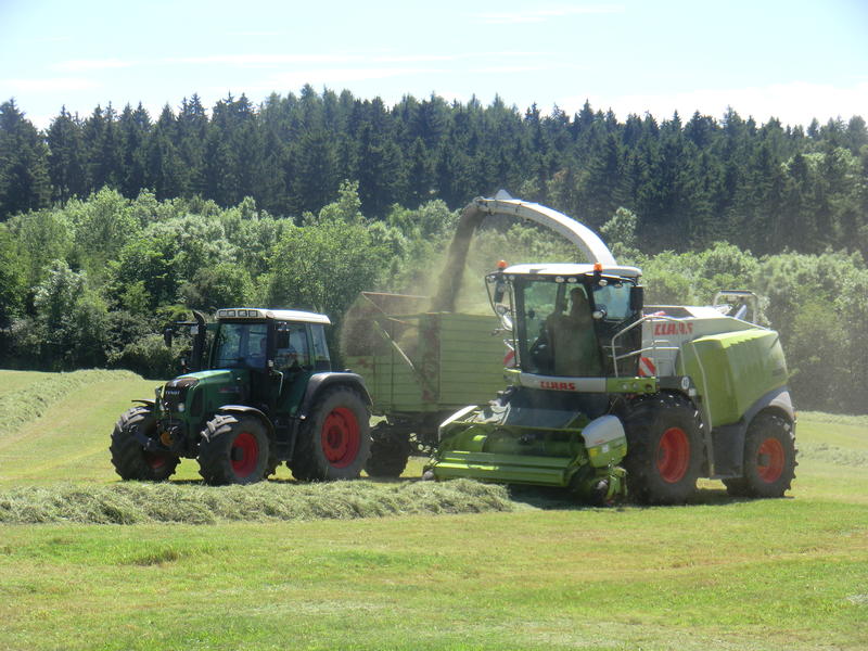 bilder/14_9_2002/fendt_514_+_zt_303.jpg