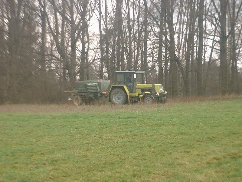 bilder/5_7_2002_2/jaguar_900_+_fendt_824_+_zt_303.jpg